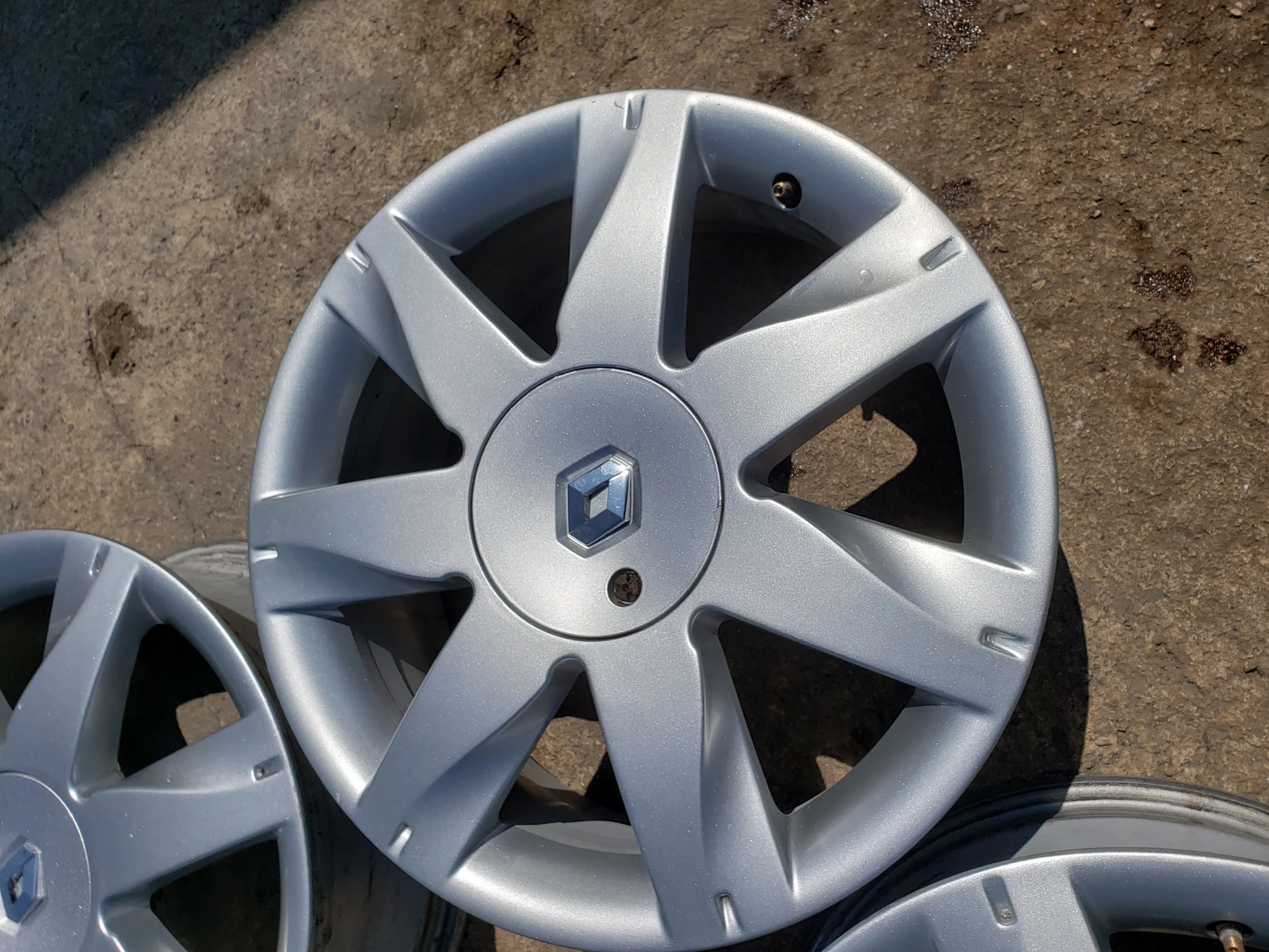 Джанти за Renault, снимка 5 - Гуми и джанти - 54995739