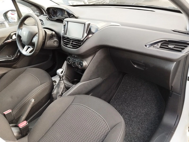 Peugeot 208 1.5 HDI FACELIFT, снимка 13 - Автомобили и джипове - 44514763