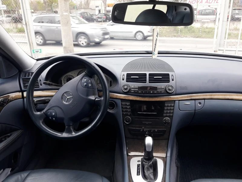 Mercedes-Benz E 320 Avantgarde, снимка 9 - Автомобили и джипове - 35336272