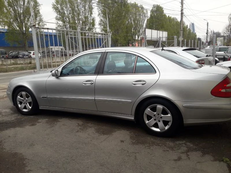 Mercedes-Benz E 320 Avantgarde, снимка 7 - Автомобили и джипове - 35336272