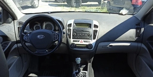 Kia Ceed 1.6 crdi, снимка 9 - Автомобили и джипове - 41983332