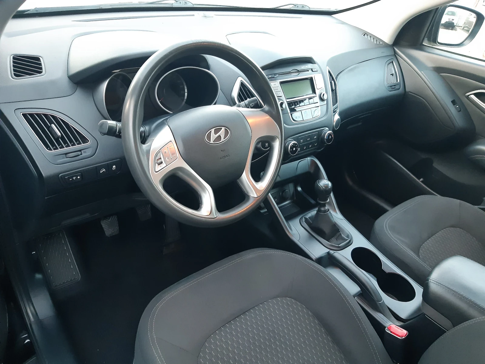 Hyundai IX35 КАТО НОВ, снимка 11 - Автомобили и джипове - 49441040