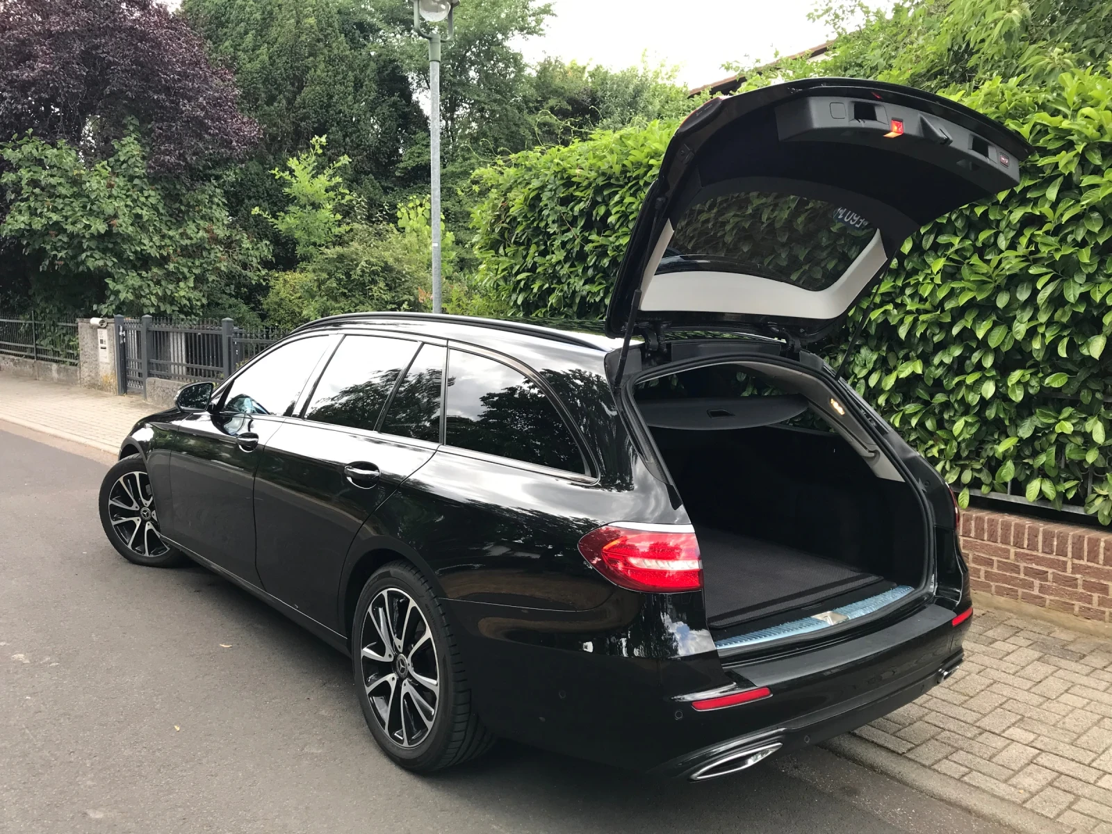 Mercedes-Benz E 200  - изображение 8