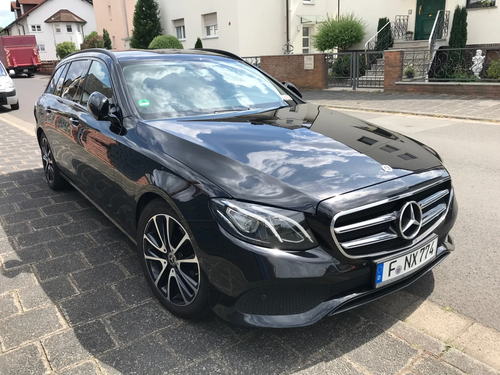Mercedes-Benz E 200  - изображение 4