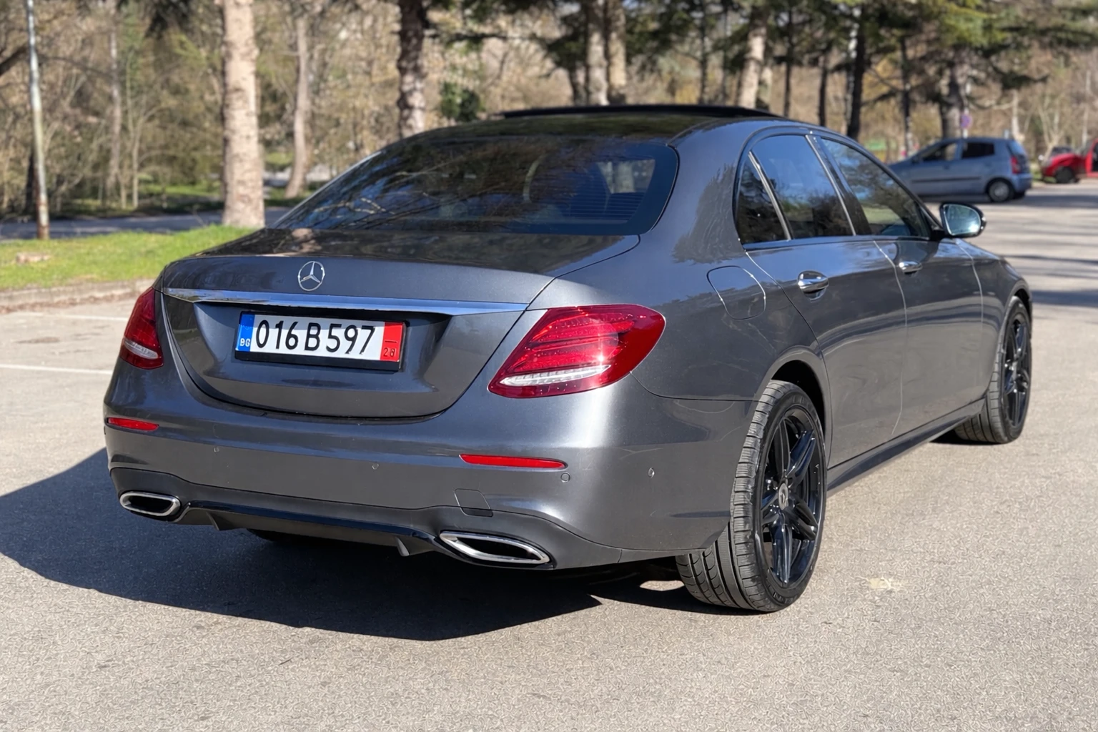 Mercedes-Benz E 220 4MATIC* PANO* CAM360* DIST* AMG-LINE* 9G* , снимка 4 - Автомобили и джипове - 53891410