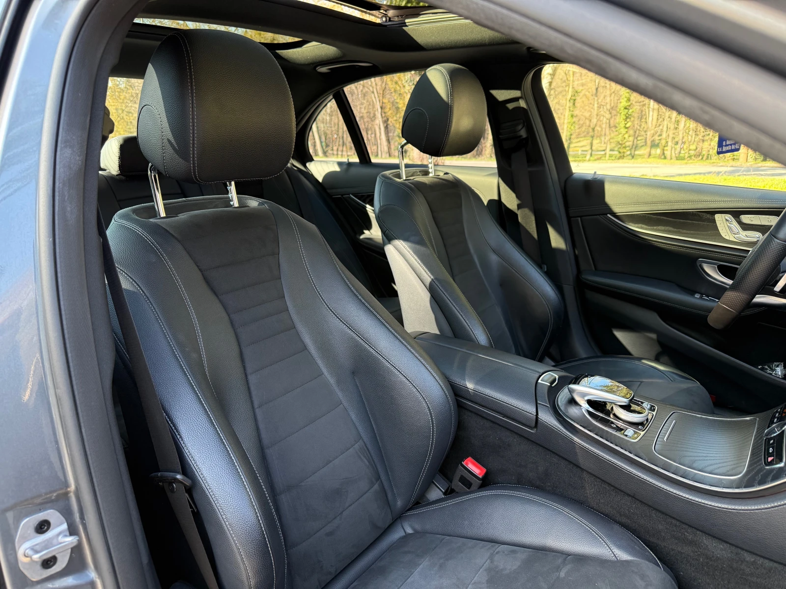 Mercedes-Benz E 220 4MATIC* PANO* CAM360* DIST* AMG-LINE* 9G* , снимка 10 - Автомобили и джипове - 53891410