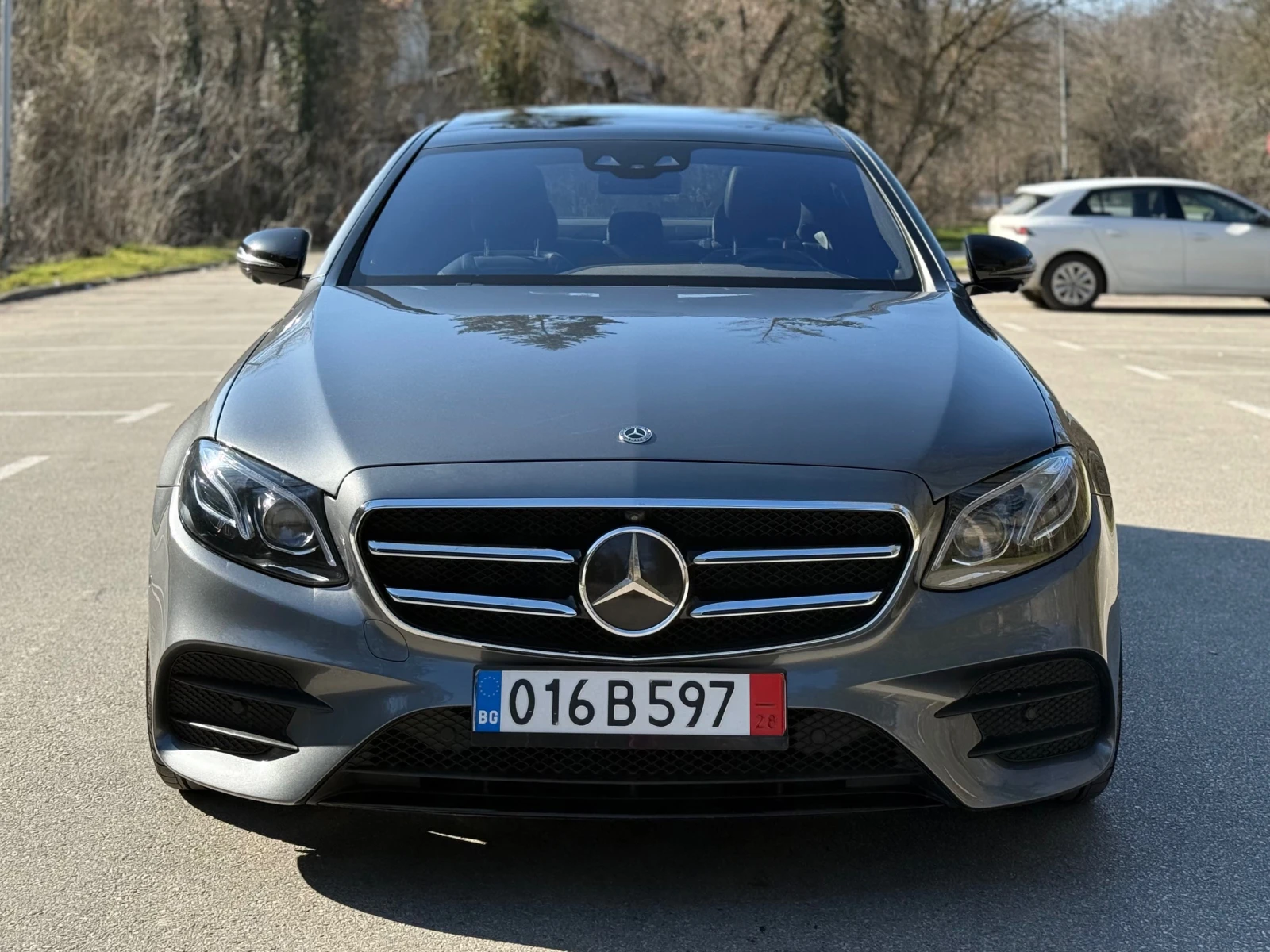 Mercedes-Benz E 220 4MATIC* PANO* CAM360* DIST* AMG-LINE* 9G* , снимка 2 - Автомобили и джипове - 53891410