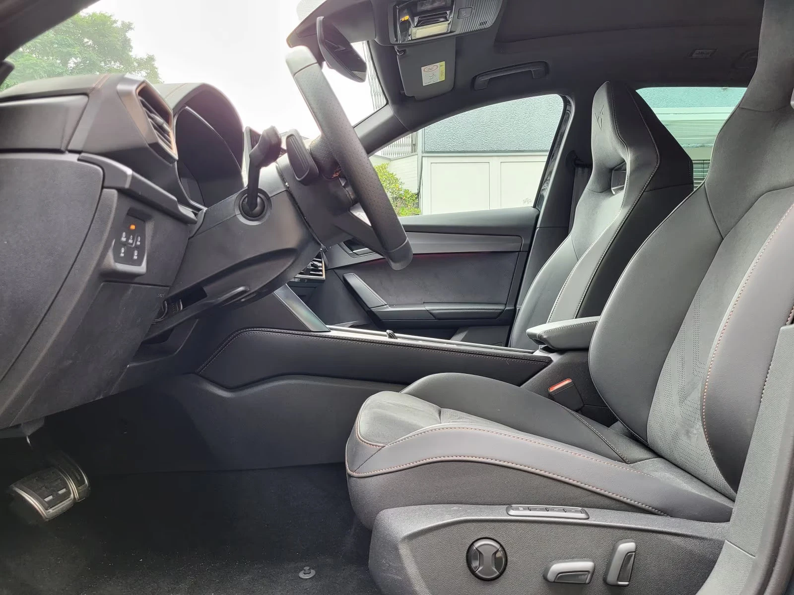 Cupra Formentor 2.0TSI/333HP/VZ/4DRIVE/DSG/PANO/CAM/MEMO/LED/947g, снимка 5 - Автомобили и джипове - 53898670