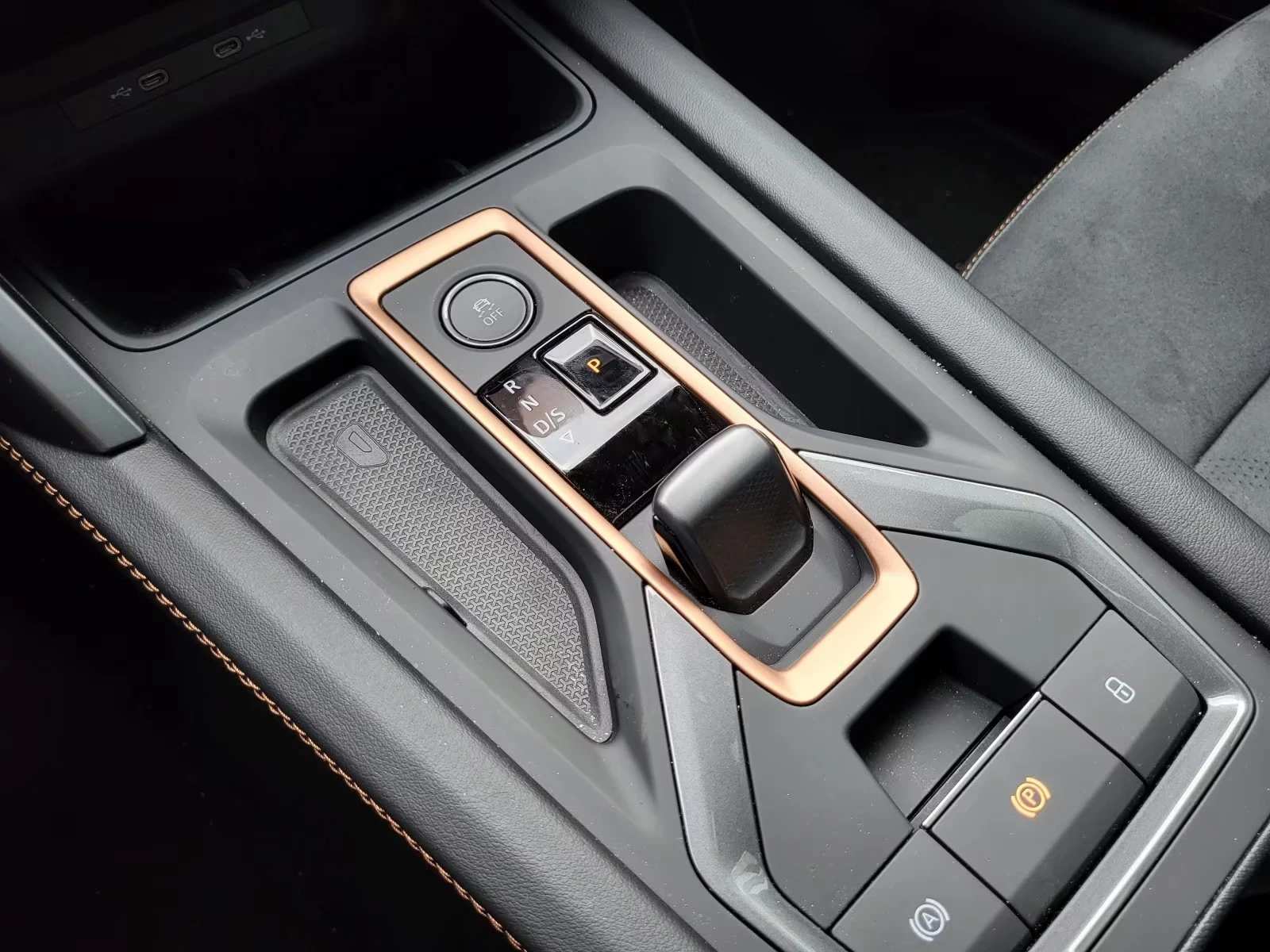 Cupra Formentor 2.0TSI/333HP/VZ/4DRIVE/DSG/PANO/CAM/MEMO/LED/947g, снимка 11 - Автомобили и джипове - 53898670