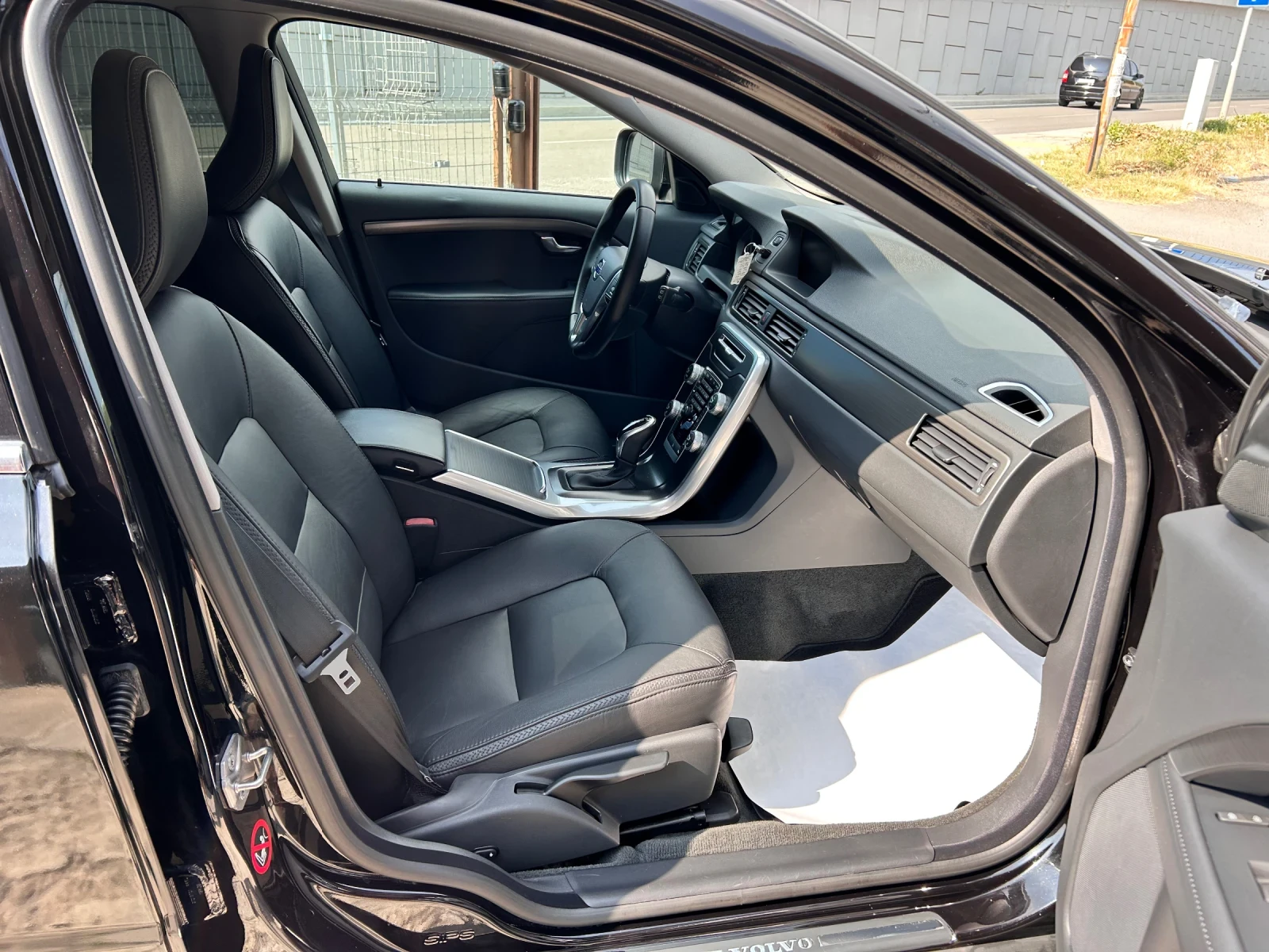 Volvo Xc70 2.4d4 Momentum AWD EURO 6B, снимка 14 - Автомобили и джипове - 55601557