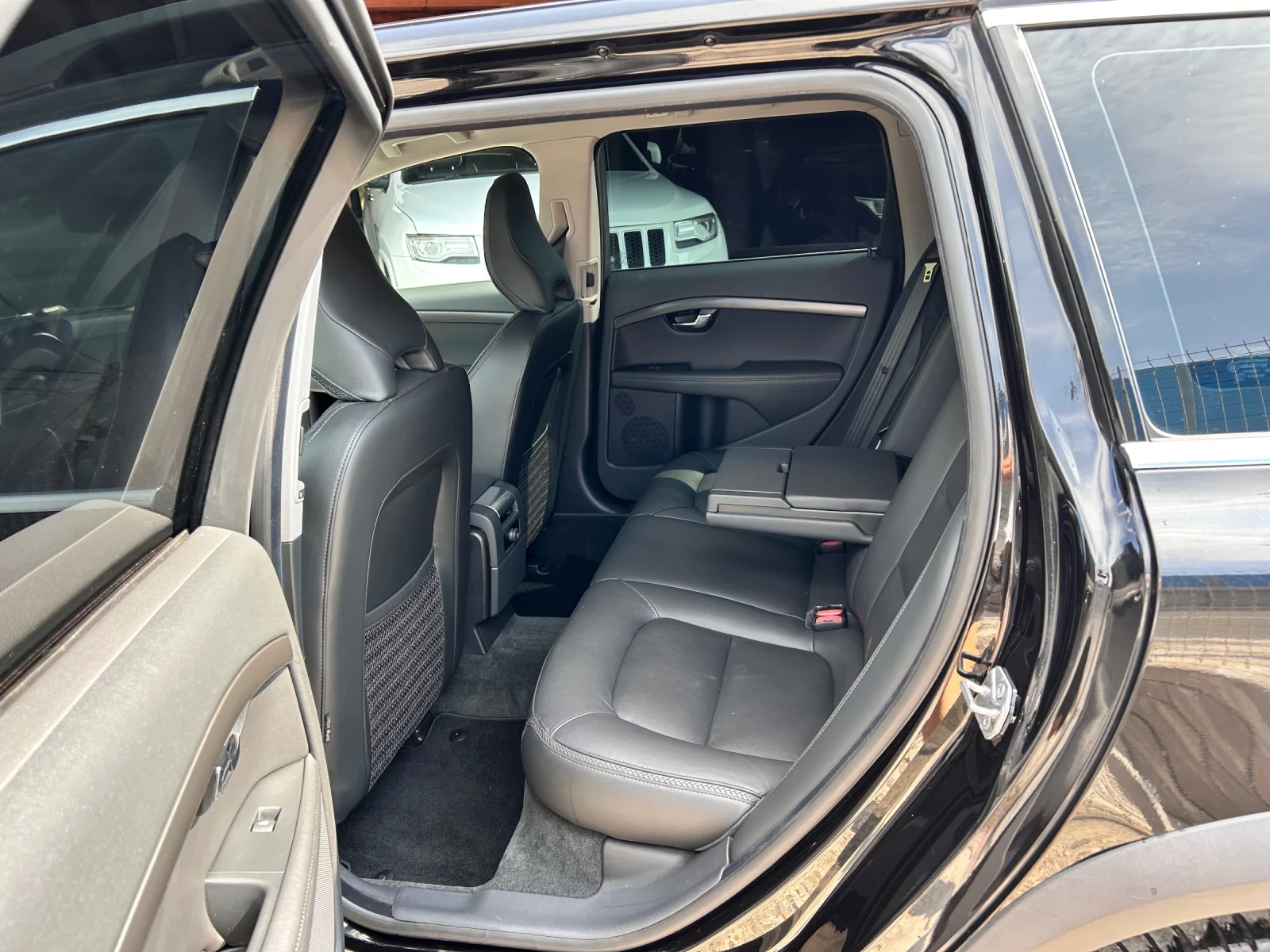 Volvo Xc70 2.4d4 Momentum AWD EURO 6B, снимка 15 - Автомобили и джипове - 55601557