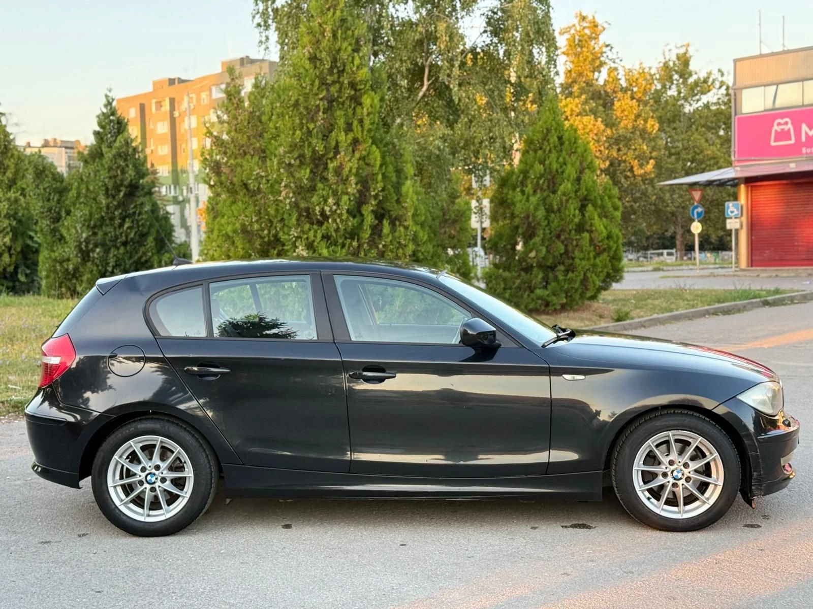 BMW 116 d/2.0/+ EURO5A+ FACELIFT+ ОБСЛУЖЕНА, снимка 9 - Автомобили и джипове - 55894186