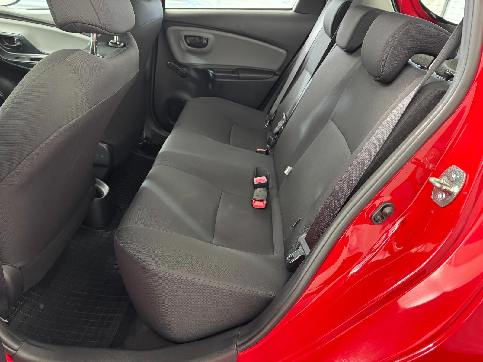 Toyota Yaris 1.0 VVT-i EURO 6B, снимка 15 - Автомобили и джипове - 56138013