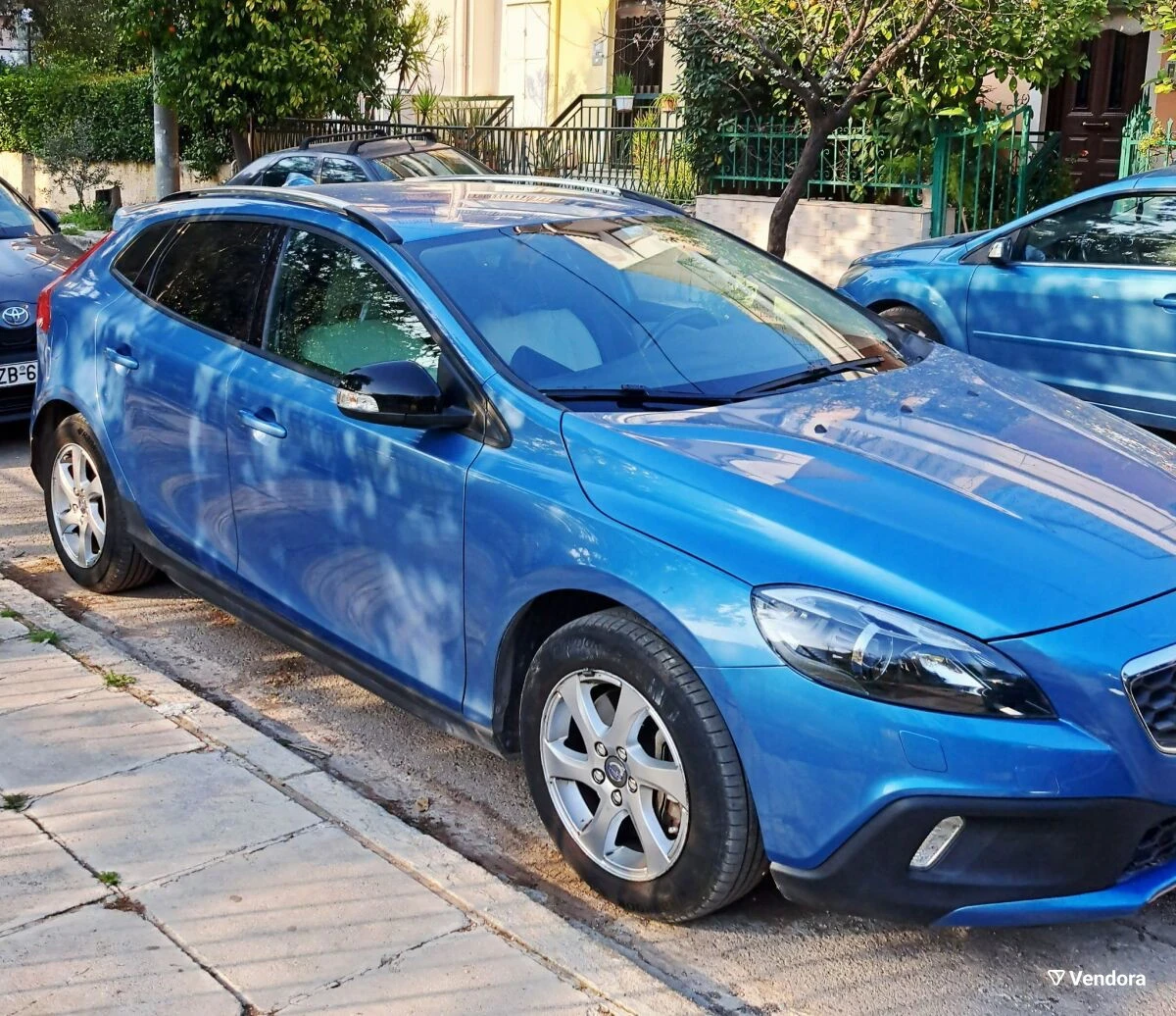 Volvo V40 Cross Country, снимка 3 - Автомобили и джипове - 56376554