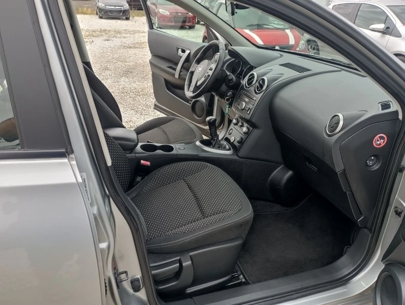 Nissan Qashqai 1.6. бензин , снимка 7 - Автомобили и джипове - 46468038