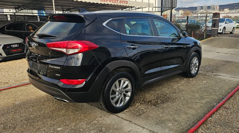 Hyundai Tucson 2.0 CRDI, снимка 5 - Автомобили и джипове - 48504000