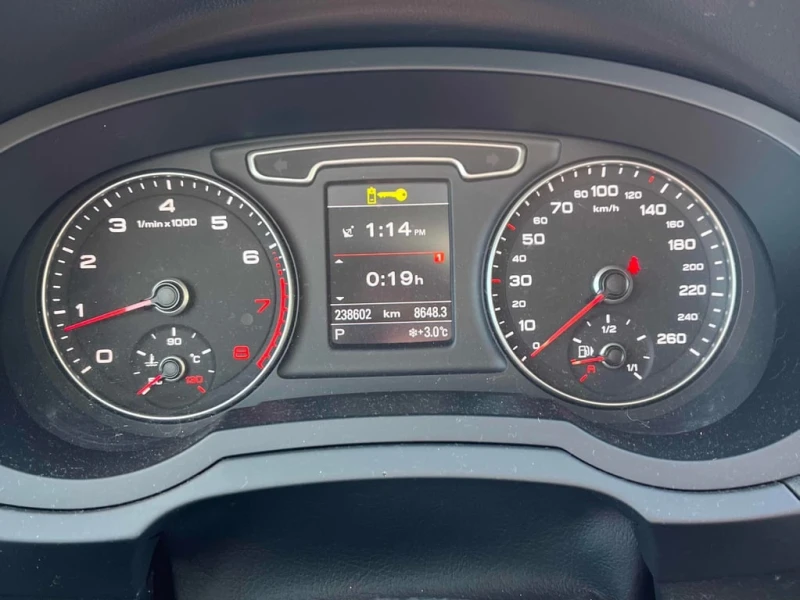 Audi Q3 2015 QUATTRO * ПРЕДСТАВИТЕЛСТВО НА VOLKSWAGEN* , снимка 8 - Автомобили и джипове - 52795879