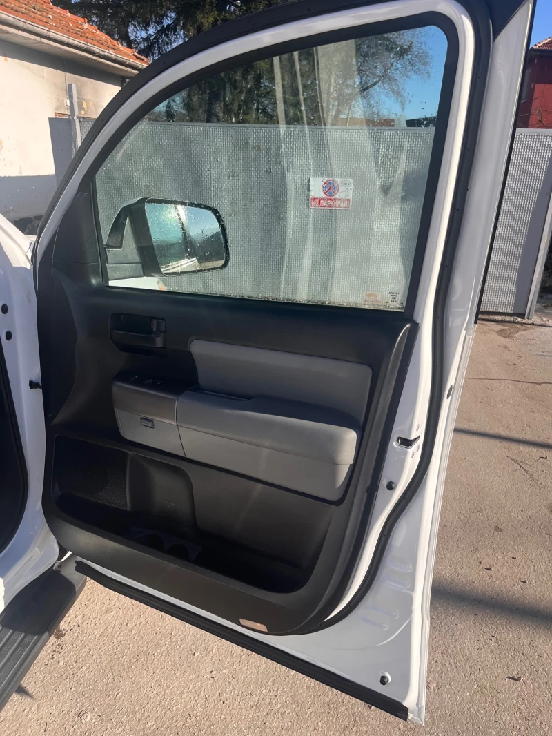 Toyota Sequoia, снимка 10 - Автомобили и джипове - 52807652