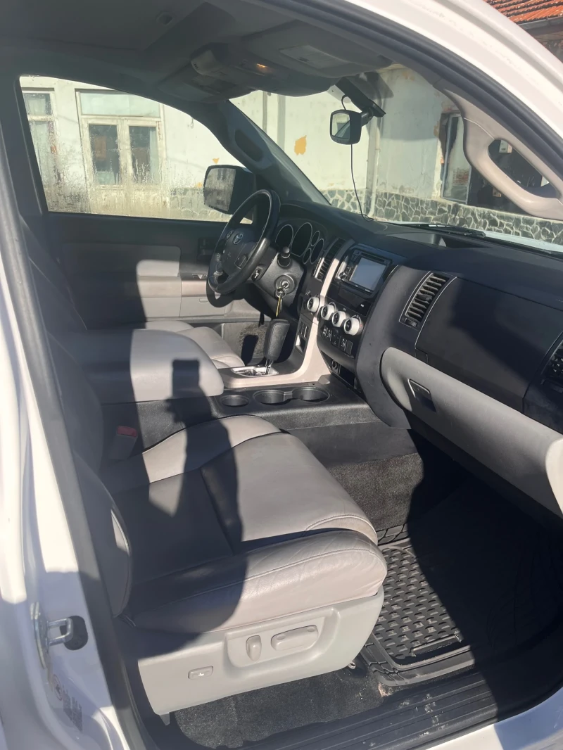 Toyota Sequoia, снимка 7 - Автомобили и джипове - 52807652