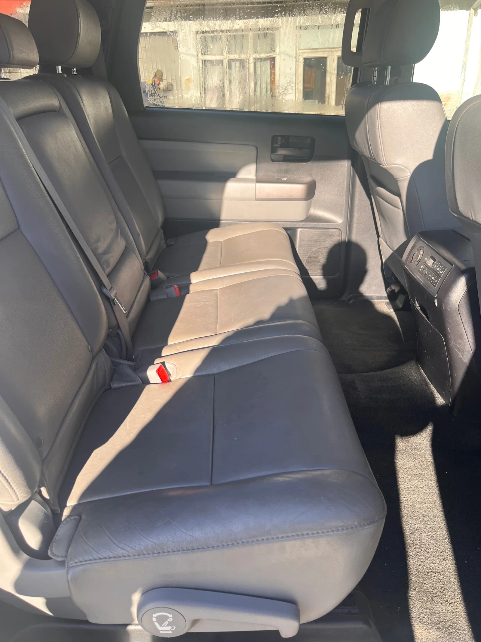 Toyota Sequoia  - изображение 6