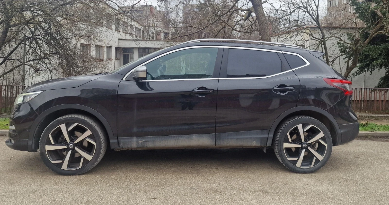 Nissan Qashqai, снимка 4 - Автомобили и джипове - 53937735