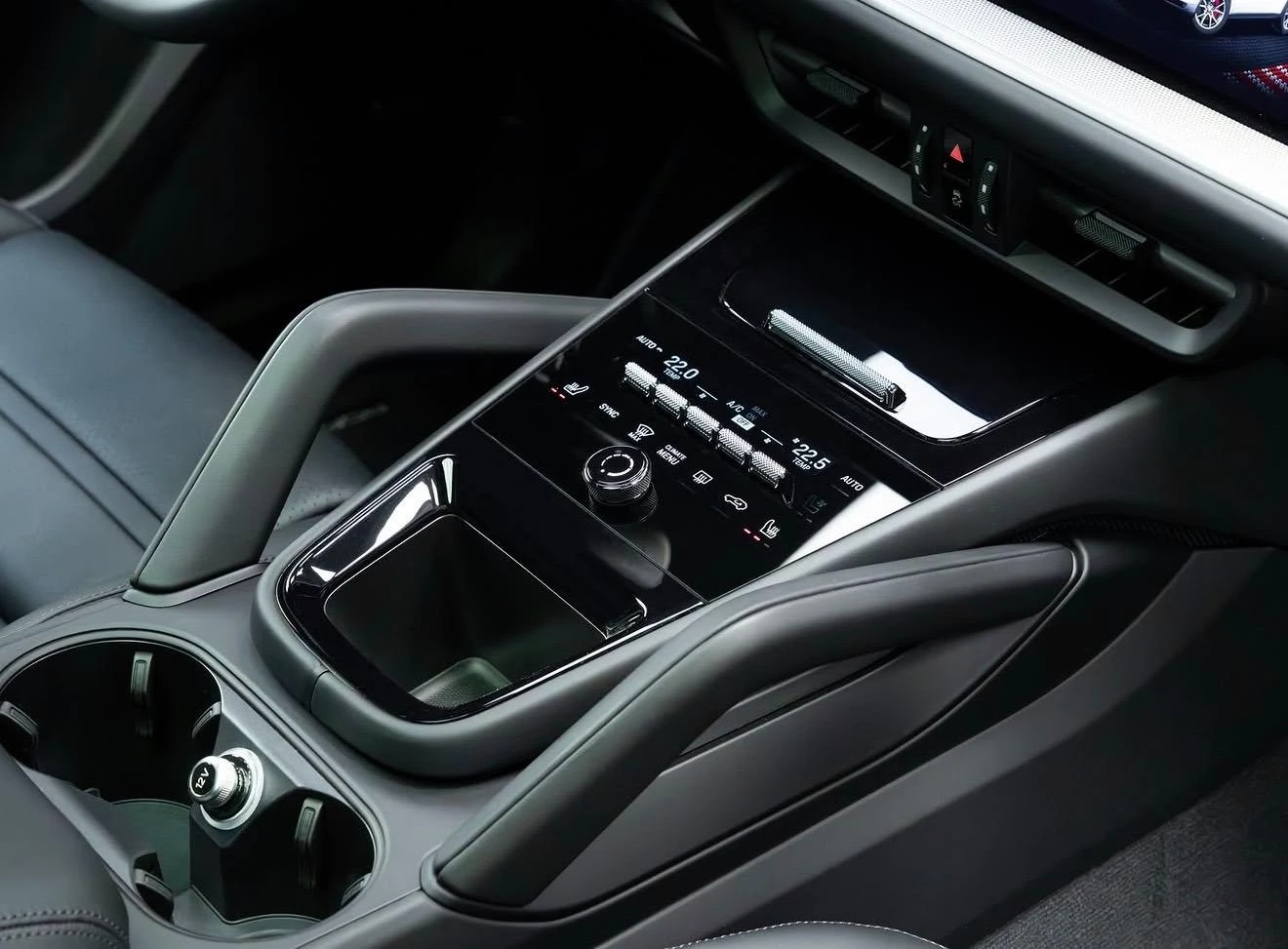 Porsche Cayenne S E-HYBRID COUPE SPORT DESIGN DUAL DISPLAY PANORAM, снимка 7 - Автомобили и джипове - 54282041