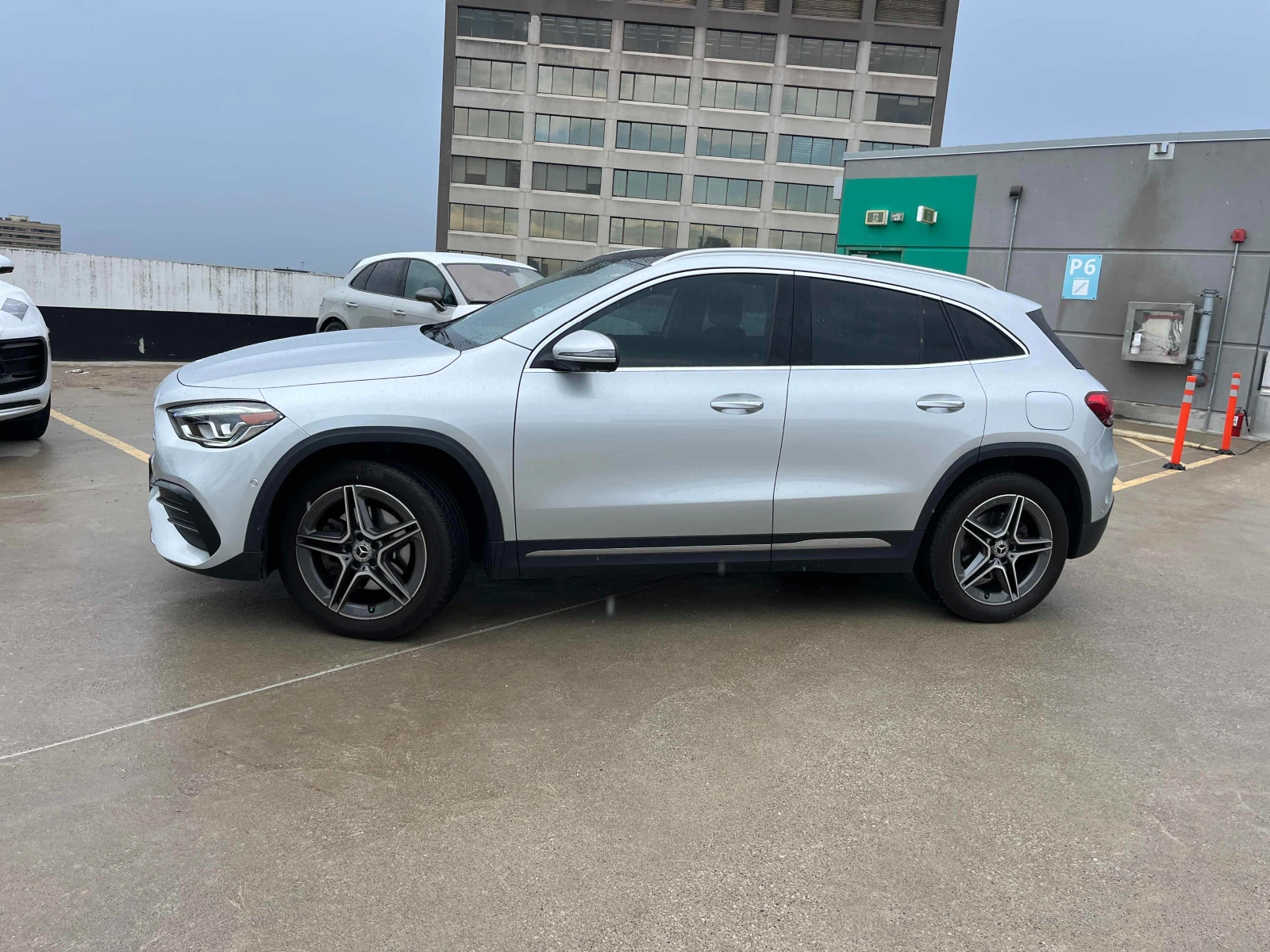 Mercedes-Benz GLA 250 ПАНОРАМА * ПОДГРЕВИ * CARFAX * АВТО КРЕДИТ * , снимка 3 - Автомобили и джипове - 55064745