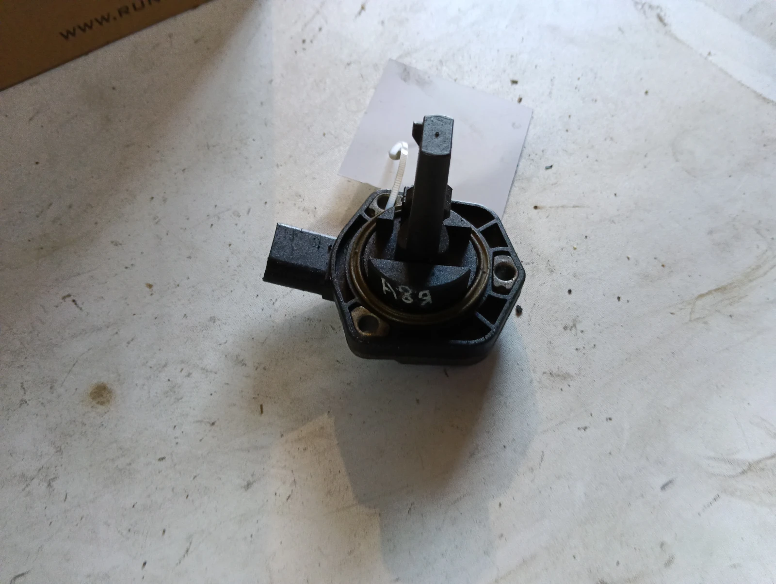 датчик масло 4.2 6PR00807903 1J0907660C Audi A8