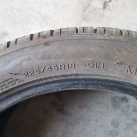 Гуми Всесезонни 225/45R18, снимка 5 - Гуми и джанти - 48113917