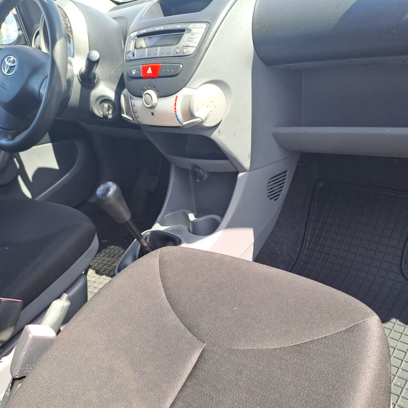 Toyota Aygo 1.0.   68к.с., снимка 6 - Автомобили и джипове - 46303906