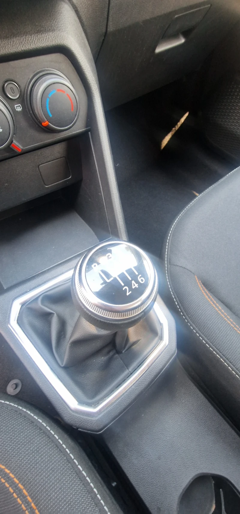 Dacia Sandero STEPWAY 1.0i LPG, снимка 15 - Автомобили и джипове - 52473253