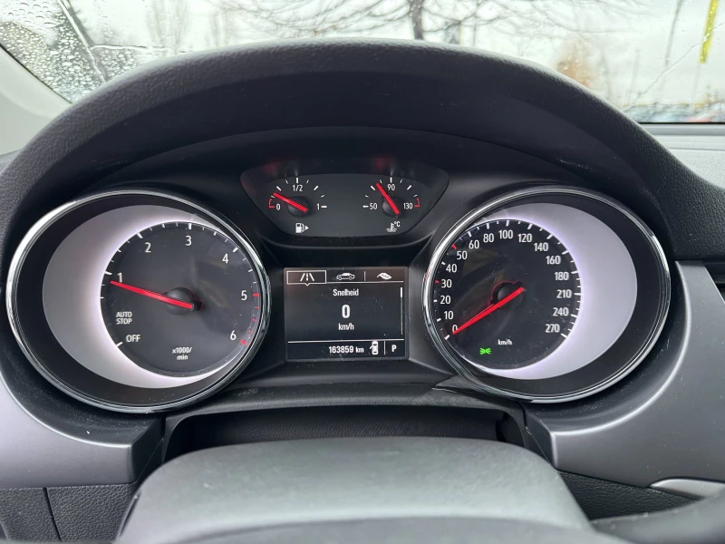 Opel Astra 1.5CDTI, снимка 15 - Автомобили и джипове - 52564857