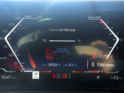 BMW 330 XDRIVE* FACE* ПОДГРЕВ* КАМЕРА* ШИБИДАХ* КЕЙЛЕС, снимка 9 - Автомобили и джипове - 54563290