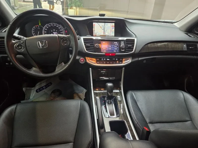 Honda Accord 2.4 - САМО 30% АВАНС, снимка 13 - Автомобили и джипове - 56219959