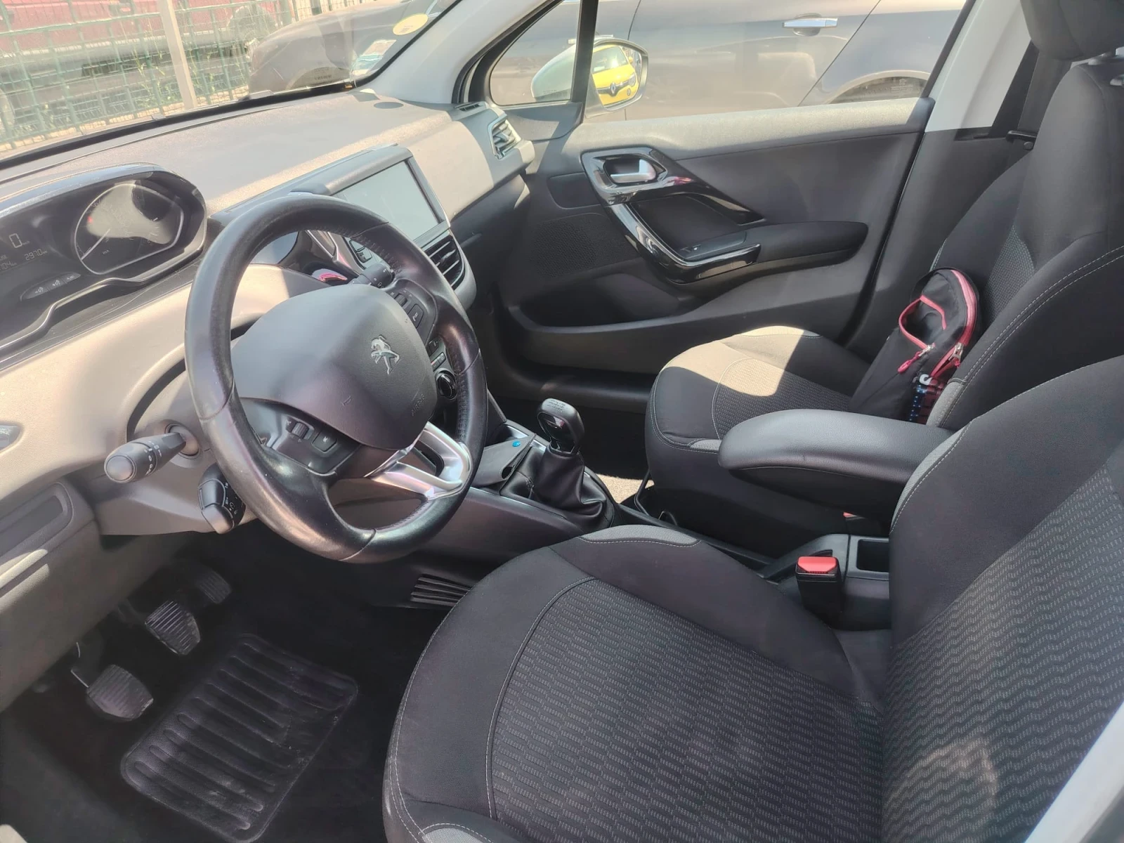 Peugeot 208 1, 6hdi-75к.с. - изображение 9