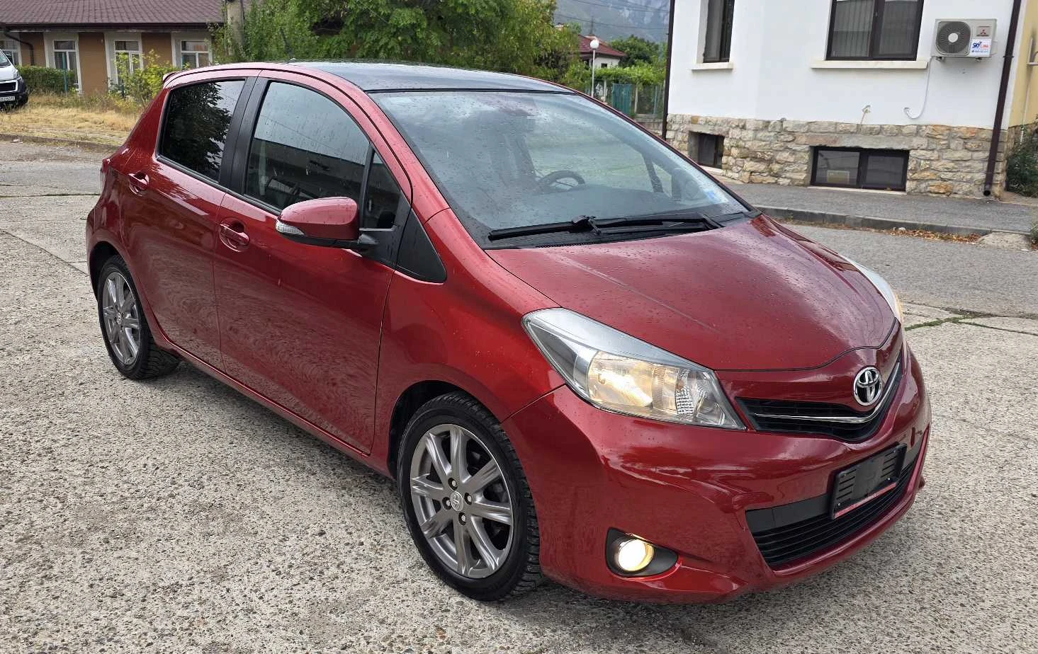 Toyota Yaris 1.4 D4D $панорама$камера$NAVI$ - изображение 2