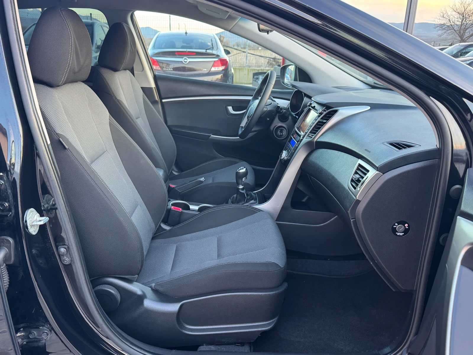 Hyundai I30 1.6CRDI , снимка 13 - Автомобили и джипове - 53726840