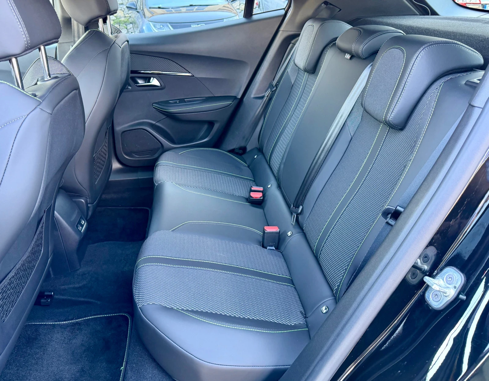 Peugeot 2008 52kWh/GT-LINE/ГАРАНЦИЯ, снимка 15 - Автомобили и джипове - 54430848