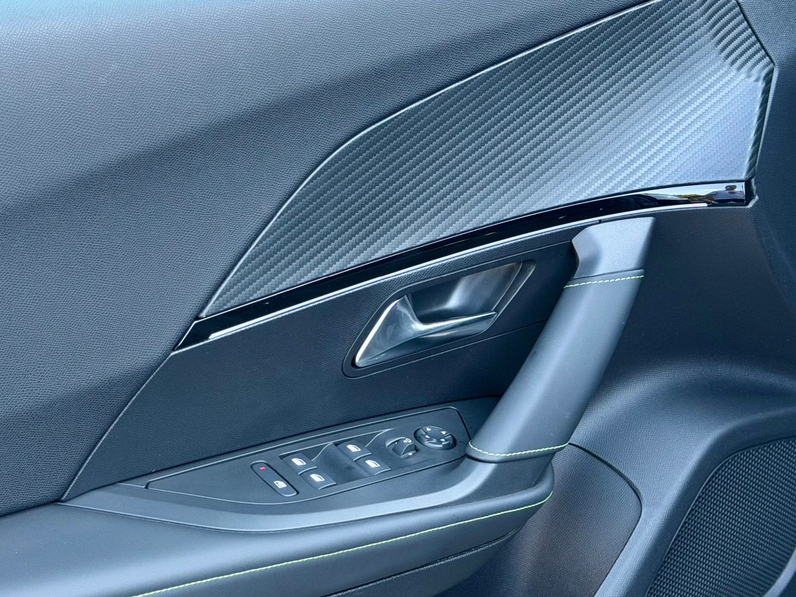 Peugeot 2008 52kWh/GT-LINE/ГАРАНЦИЯ, снимка 14 - Автомобили и джипове - 54430848