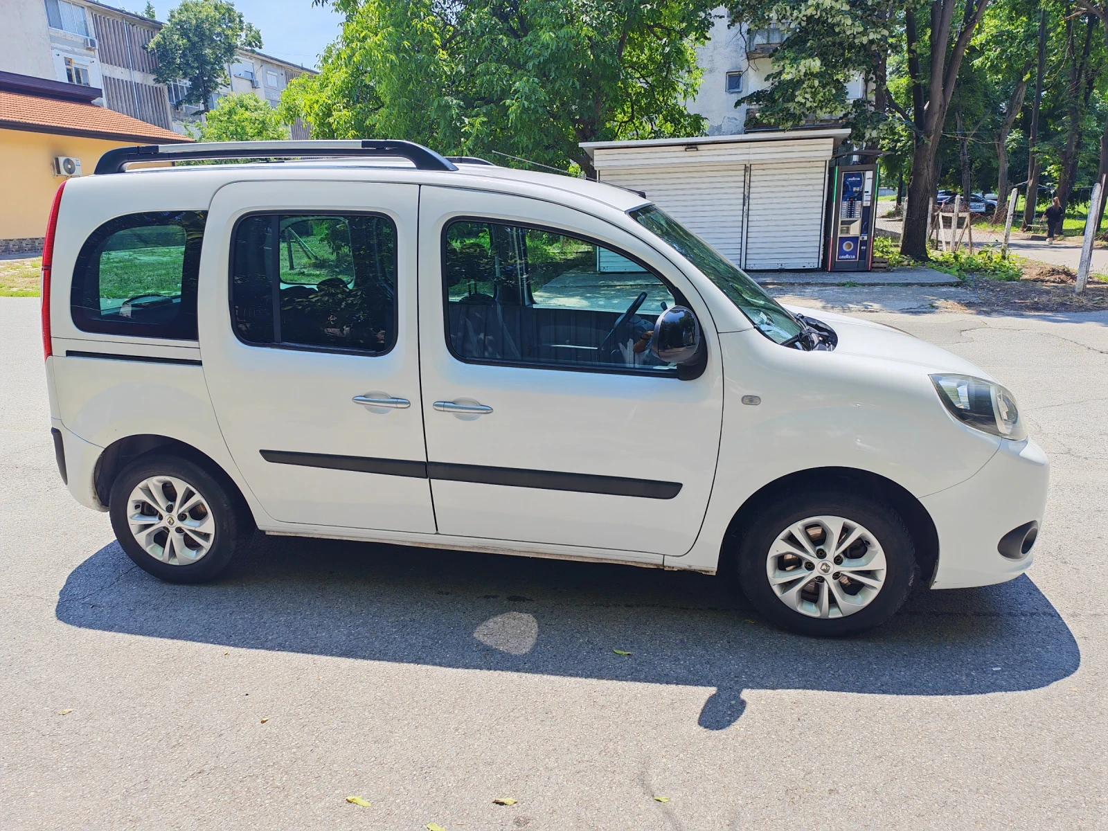 Renault Kangoo 1.5 dci 90hp Limited, снимка 2 - Автомобили и джипове - 54803987