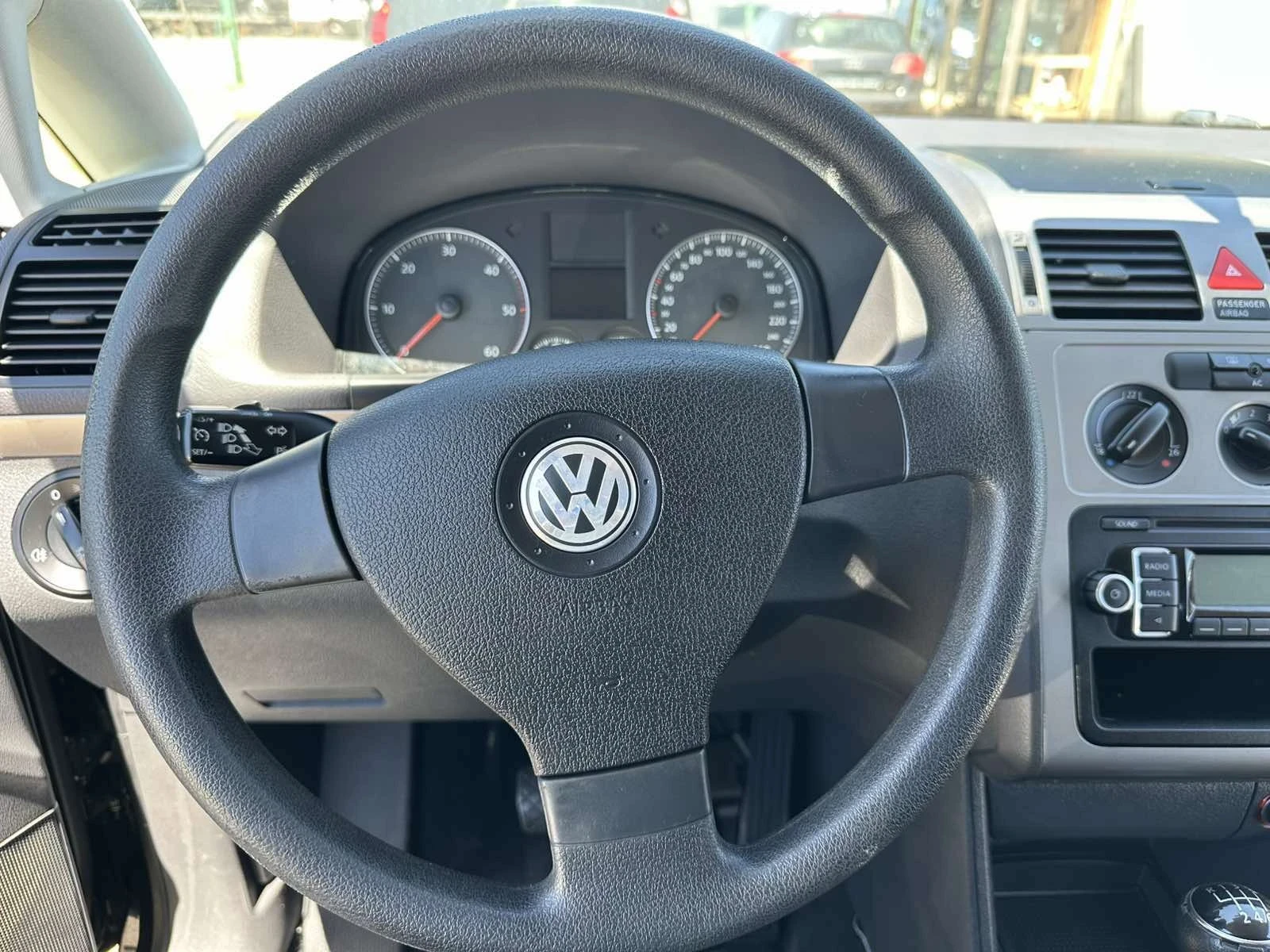 VW Touran 1.9 TDI, снимка 7 - Автомобили и джипове - 54805541