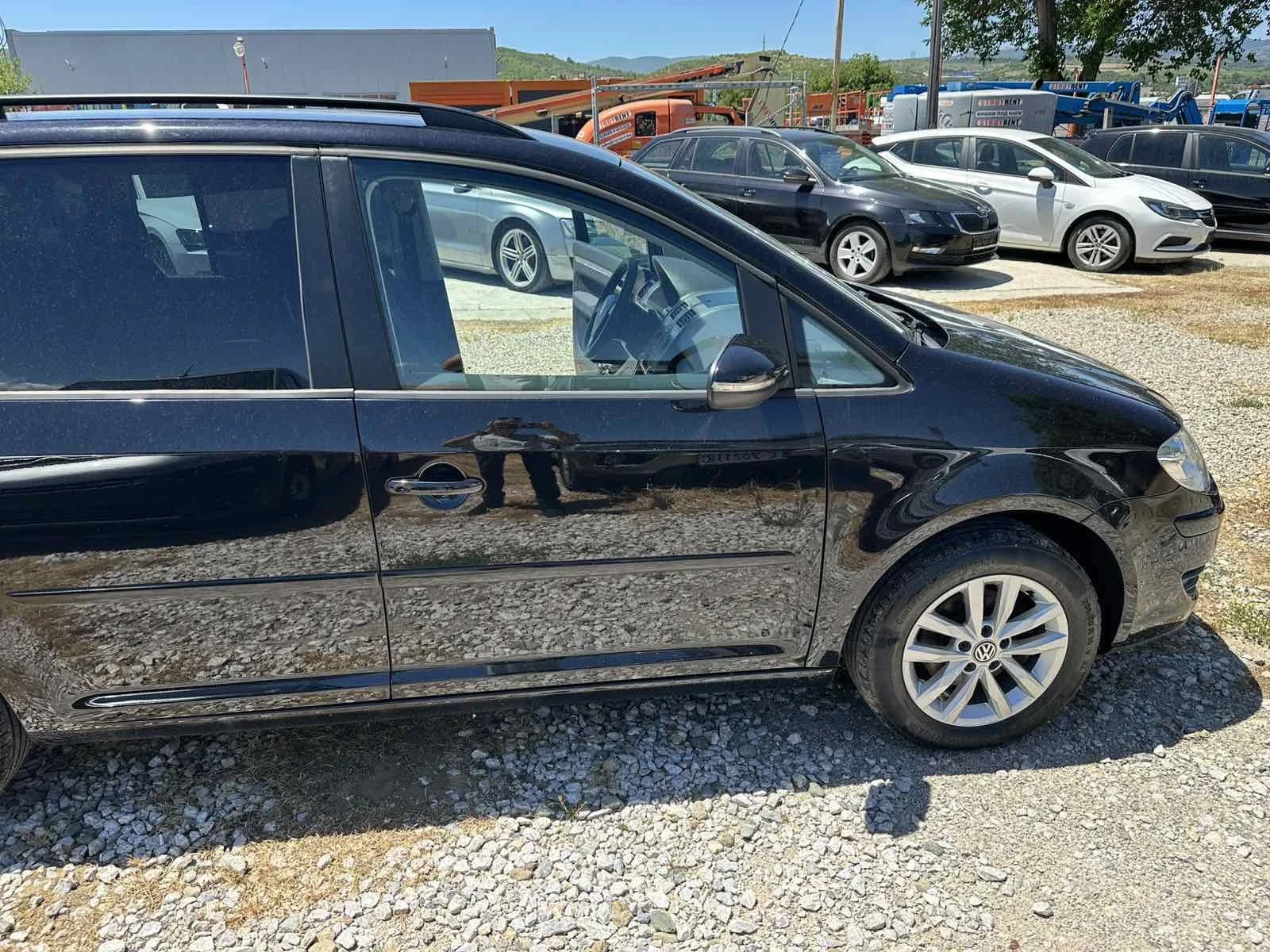 VW Touran 1.9 TDI, снимка 3 - Автомобили и джипове - 54805541