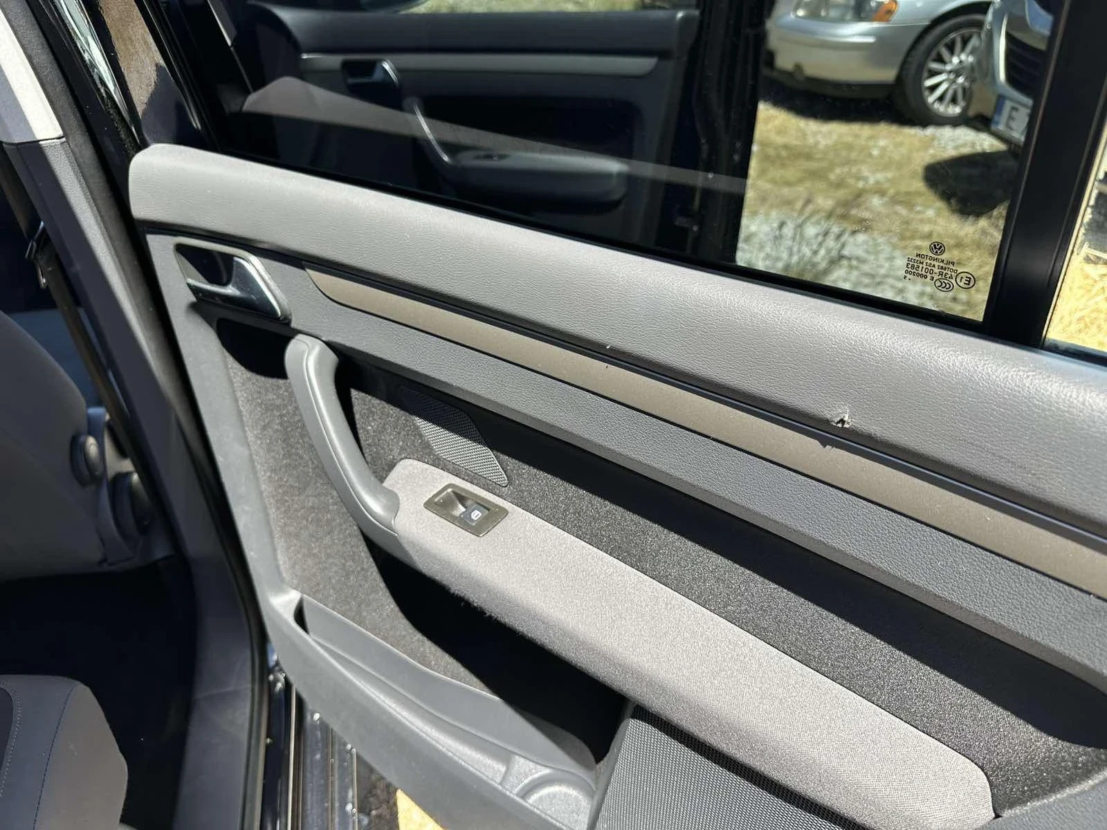 VW Touran 1.9 TDI, снимка 10 - Автомобили и джипове - 54805541