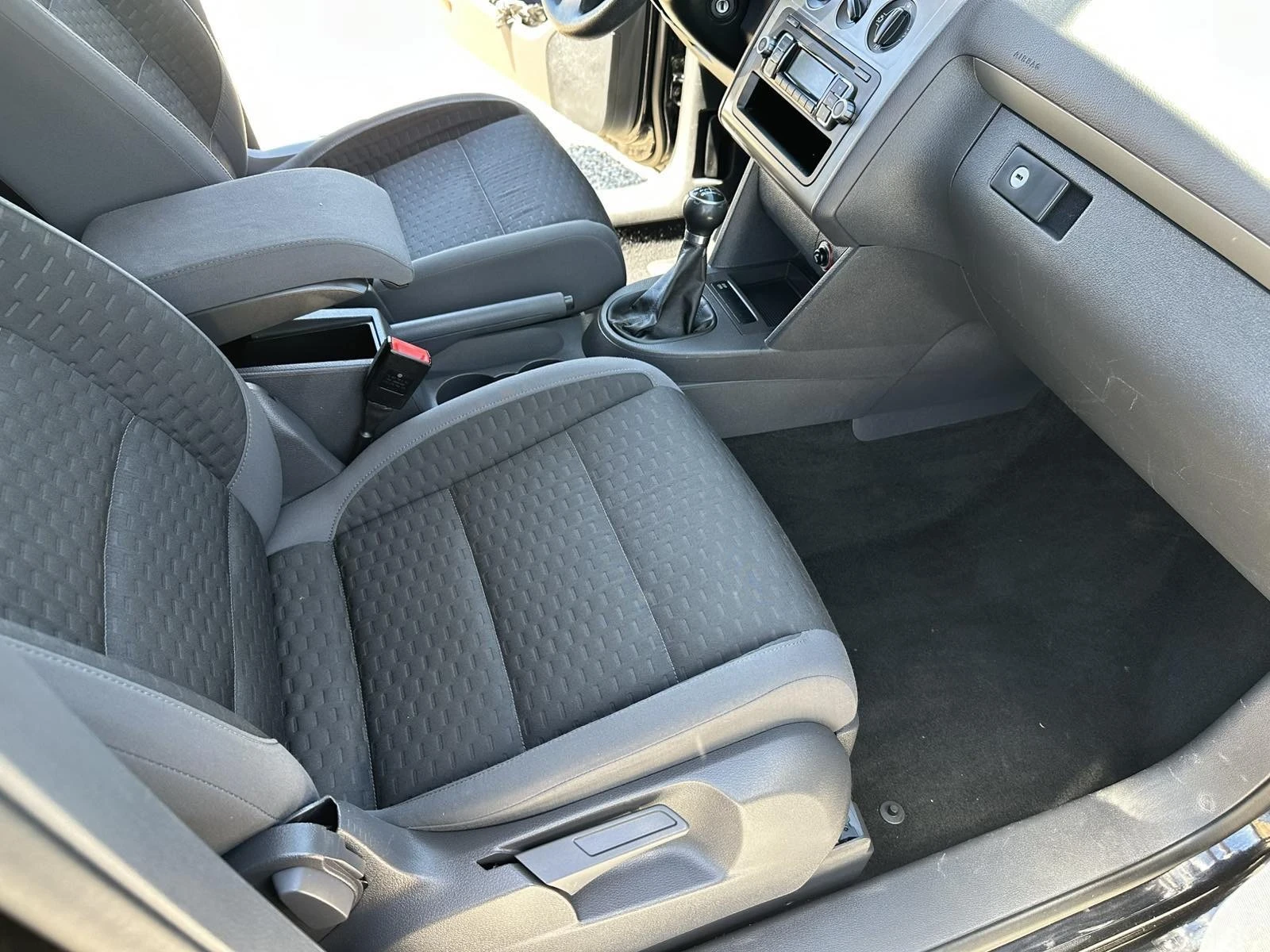 VW Touran 1.9 TDI, снимка 12 - Автомобили и джипове - 54805541