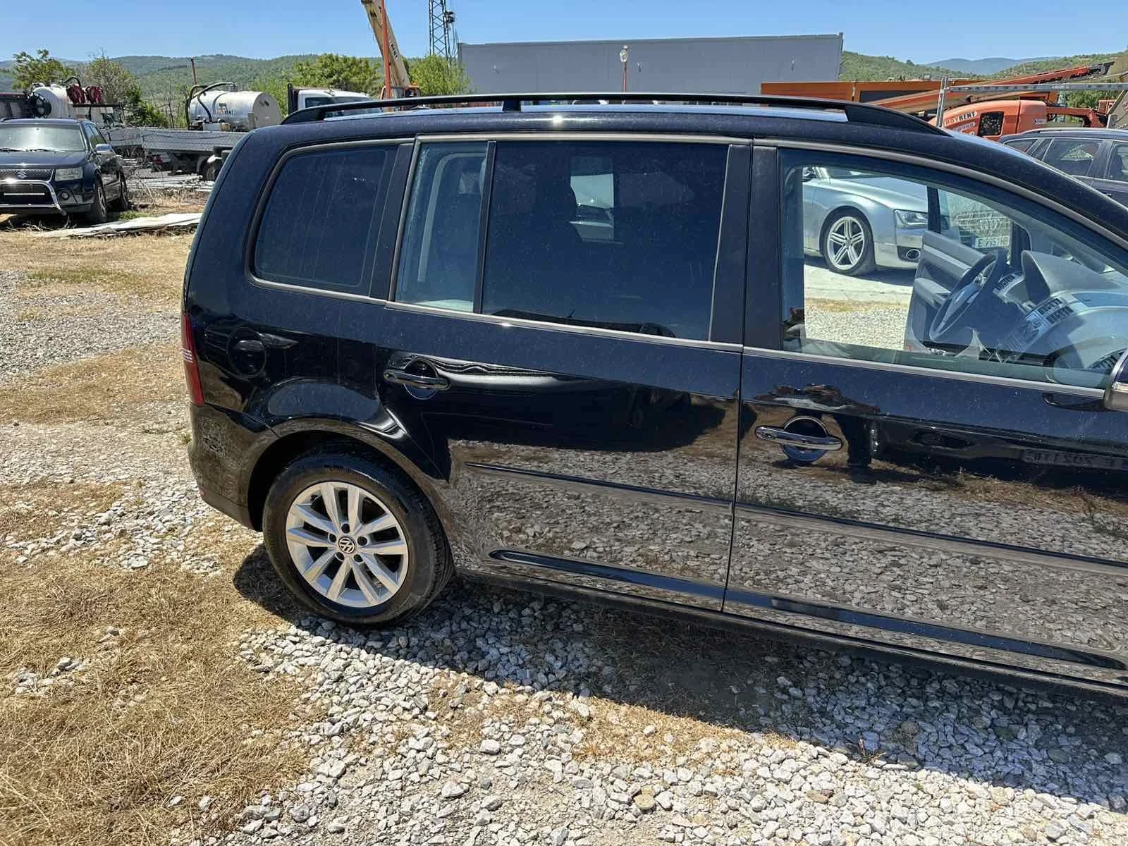 VW Touran 1.9 TDI, снимка 2 - Автомобили и джипове - 54805541