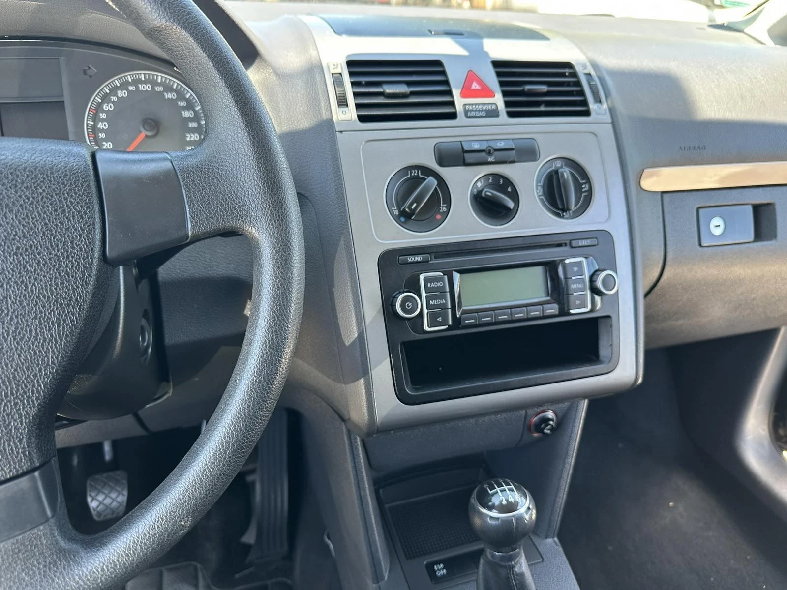 VW Touran 1.9 TDI, снимка 8 - Автомобили и джипове - 54805541