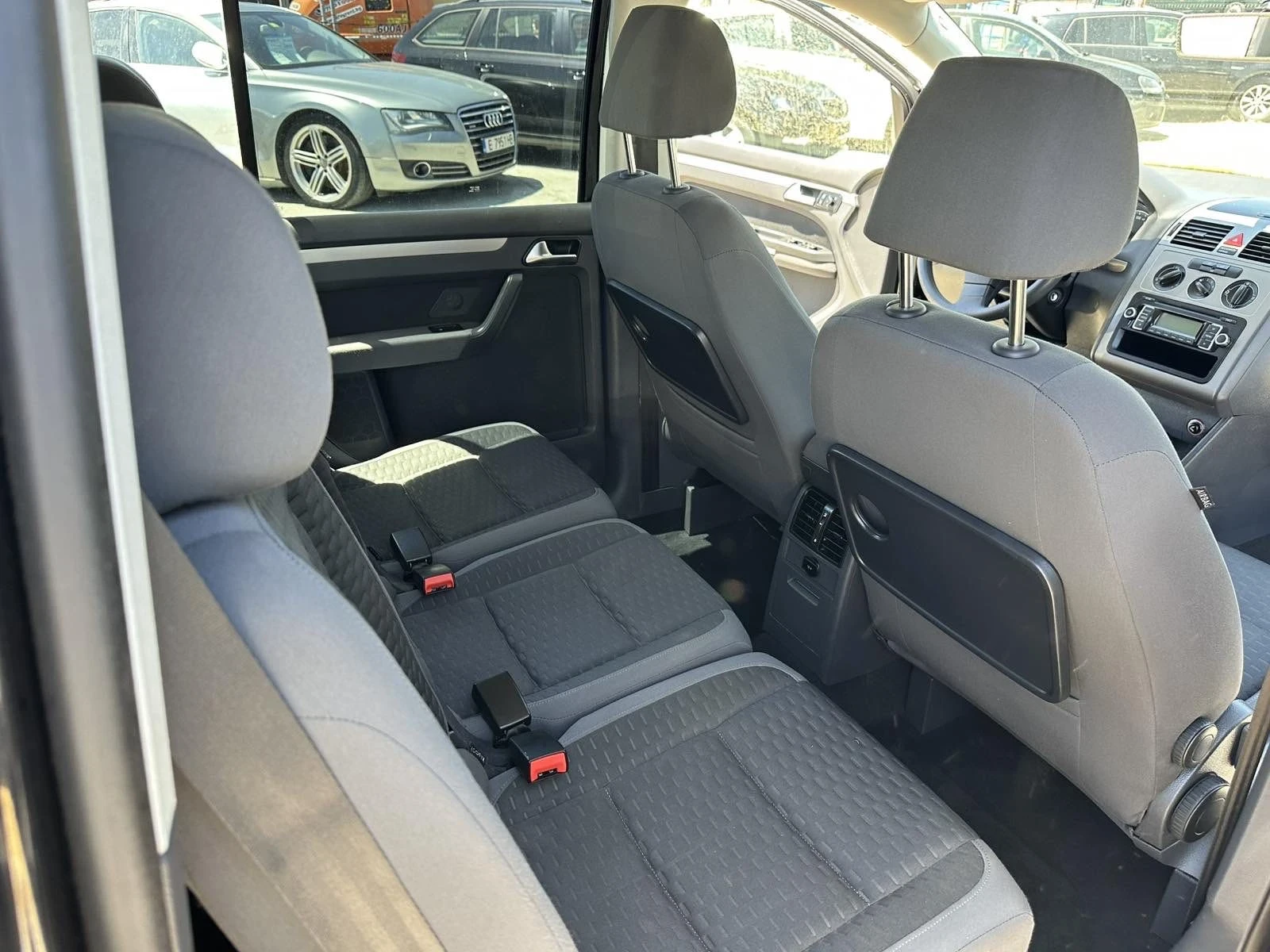 VW Touran 1.9 TDI, снимка 9 - Автомобили и джипове - 54805541