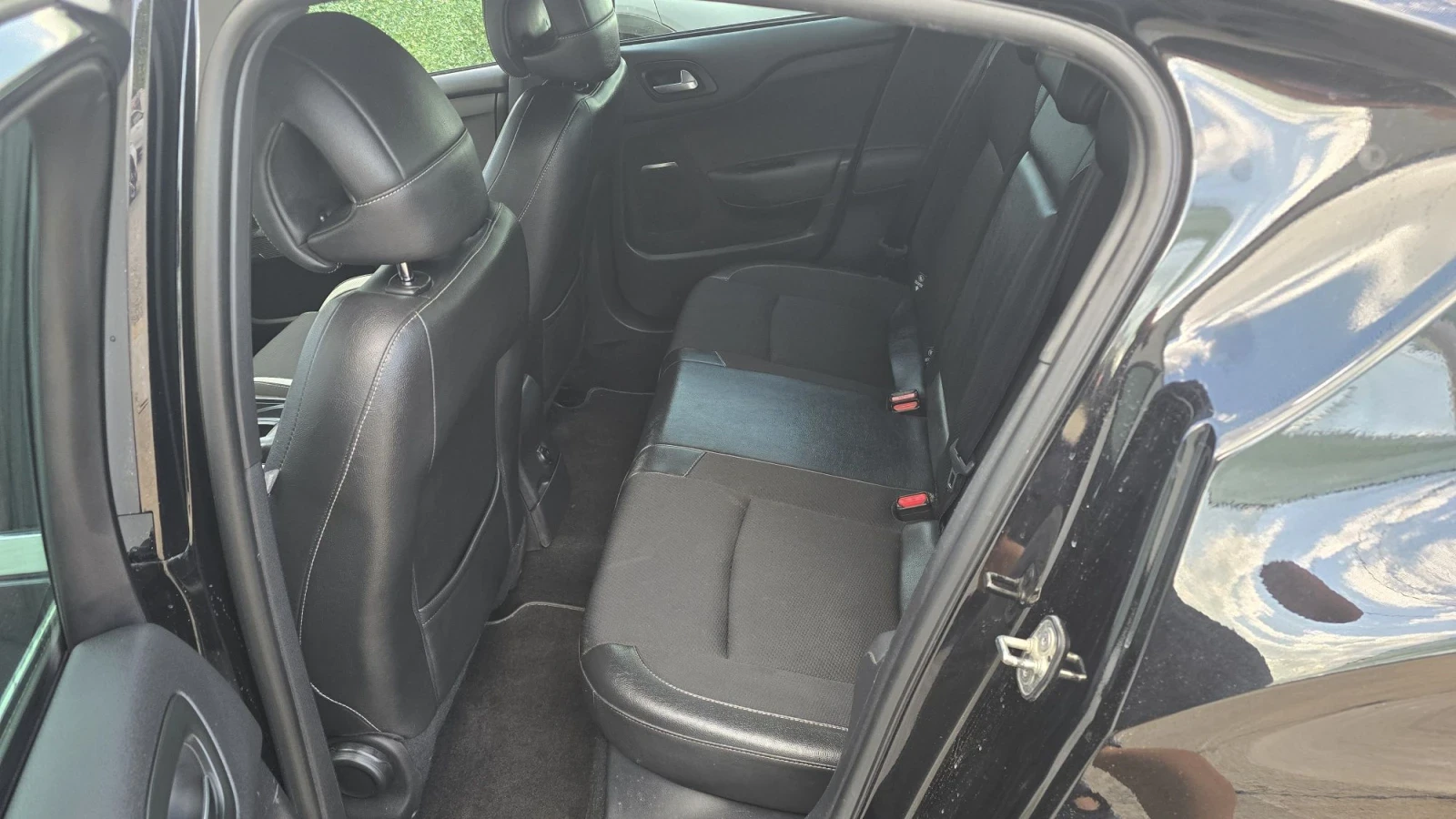 Citroen DS4 1.6 HDI* 115kc* 6 скорости, снимка 11 - Автомобили и джипове - 55687619