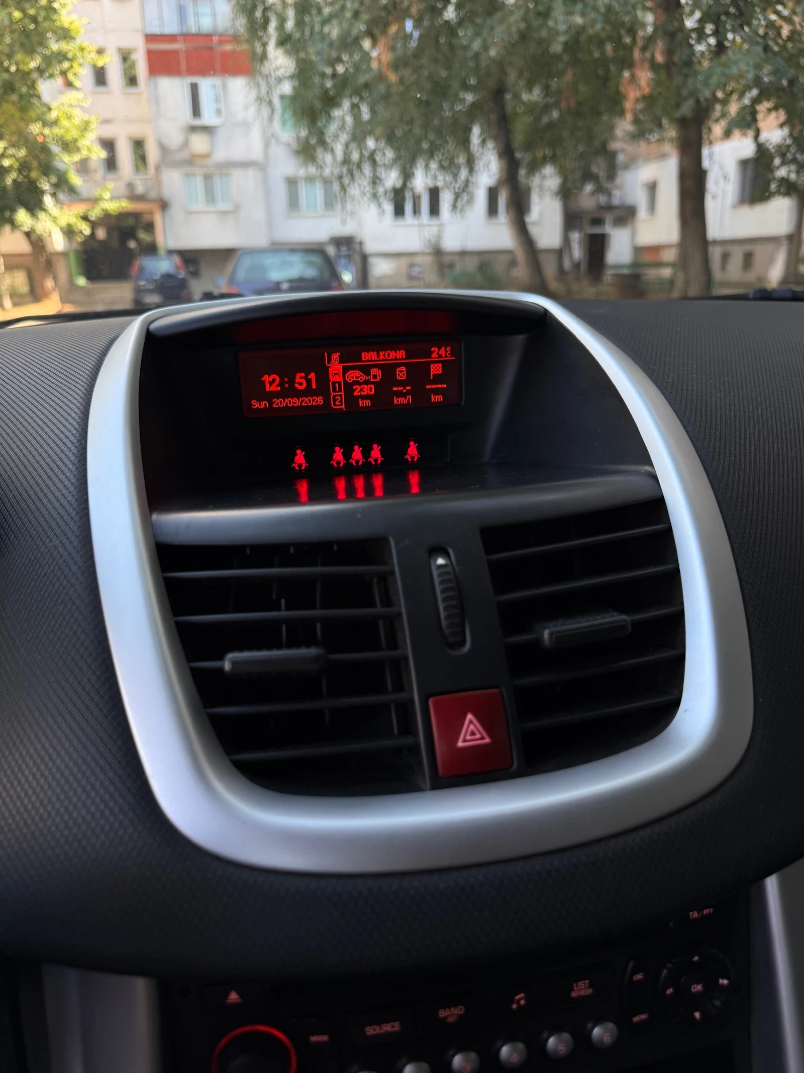 Peugeot 207  1.6HDI 2011г. Facelift , снимка 10 - Автомобили и джипове - 56154692