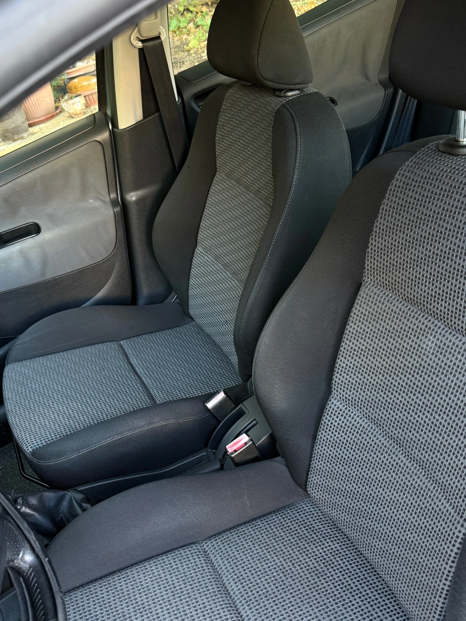Peugeot 207  1.6HDI 2011г. Facelift , снимка 6 - Автомобили и джипове - 56154692